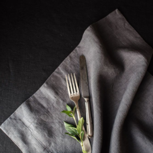 Brown and Grey Coffee Product Features Instagram Post (800 x 800 piks.) copy 14 Stalo servetėlės „Pilki vakarai“